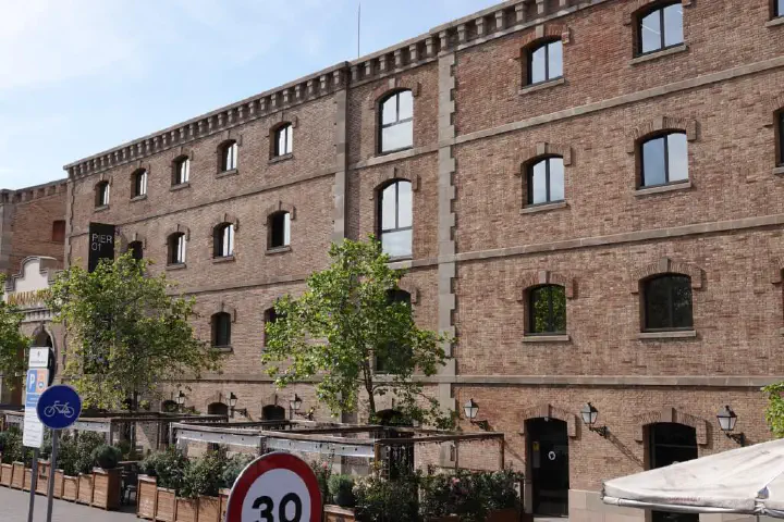 Barcelona, Spanien - Photo 25