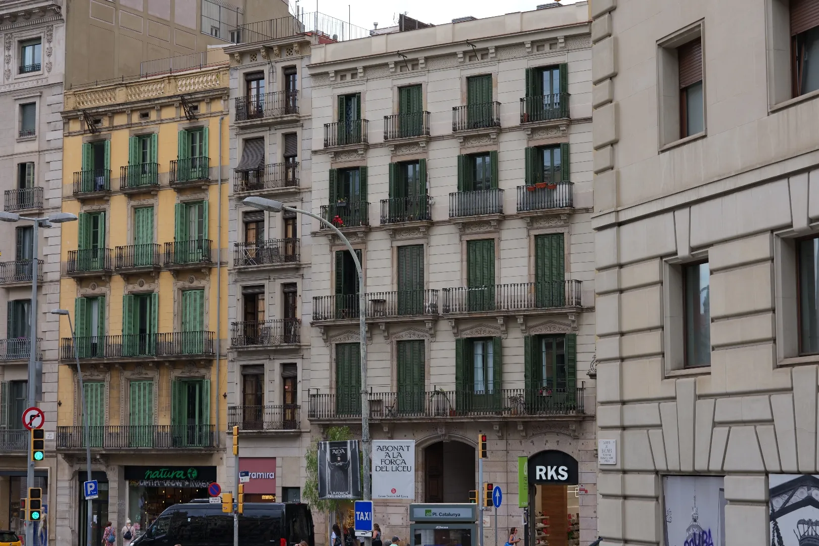 Barcelona, Spanien - Photo 37