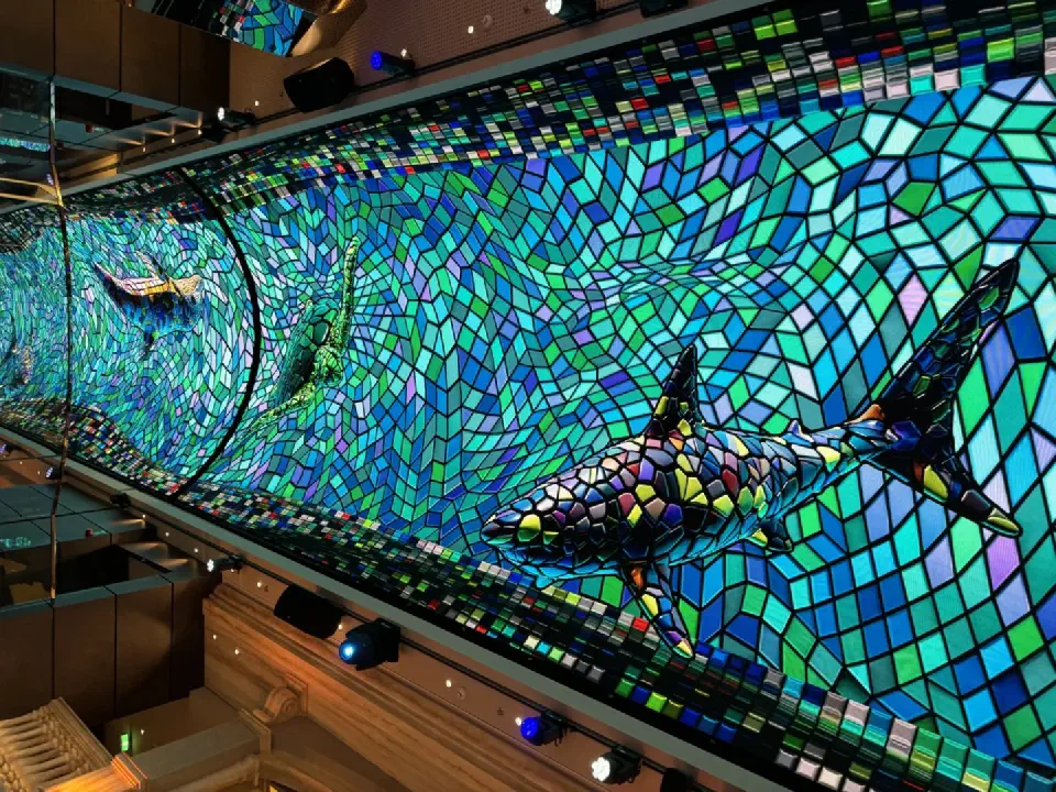Ein Blick auf den eleganten LED-Himmel.