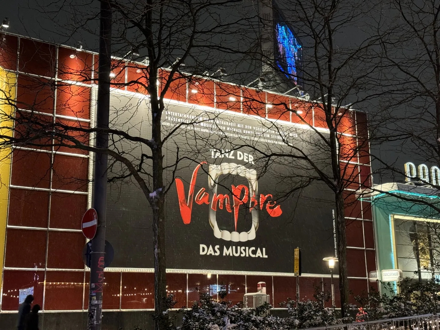 Das Stage Operettenhaus an der Reeperbahn: Hier besuchten wir das Musical 'Tanz der Vampire' - ein stimmungsvoller Auftakt am ersten Abend in Hamburg