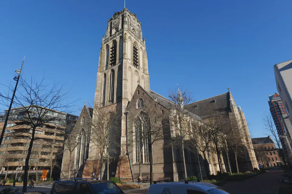Die Sint-Laurenskerk - Rotterdams einzige mittelalterliche Kirche und Symbol für Zerstörung und Wiederaufbau.
