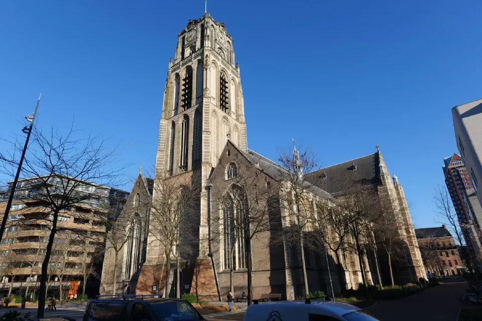 Die Sint-Laurenskerk - Rotterdams einzige mittelalterliche Kirche und Symbol für Zerstörung und Wiederaufbau.
