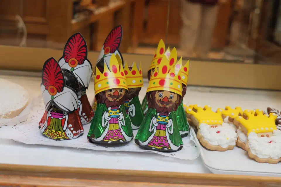 Schokoladenfiguren der Heiligen Drei Könige - eine süße Erinnerung daran, dass in Spanien das Dreikönigsfest eine besonders wichtige Rolle spielt.