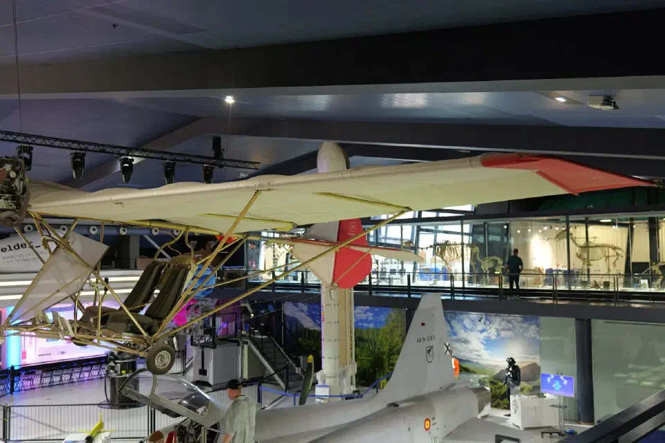 Im Museo Elder de la Ciencia y la Tecnología in Las Palmas: historische Flugzeuge und spannende Exponate zum Anfassen.