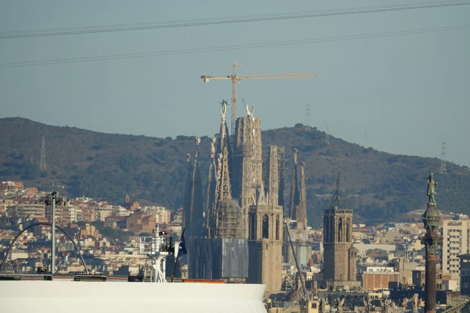 Blick auf die 'echte' Sagrada Família vom Schiff aus.
