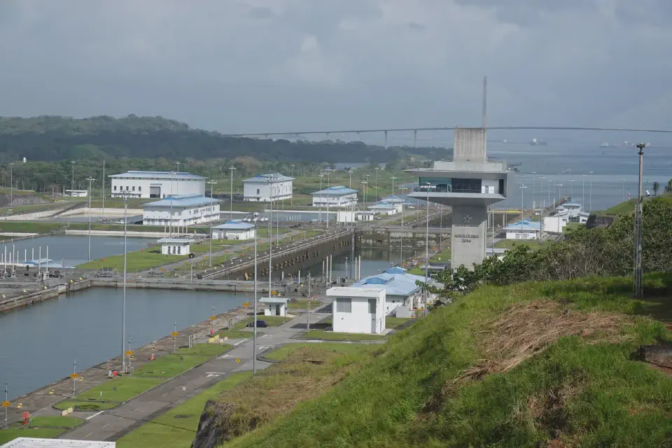 Ein Blick auf die Schleusen von Agua Clara.