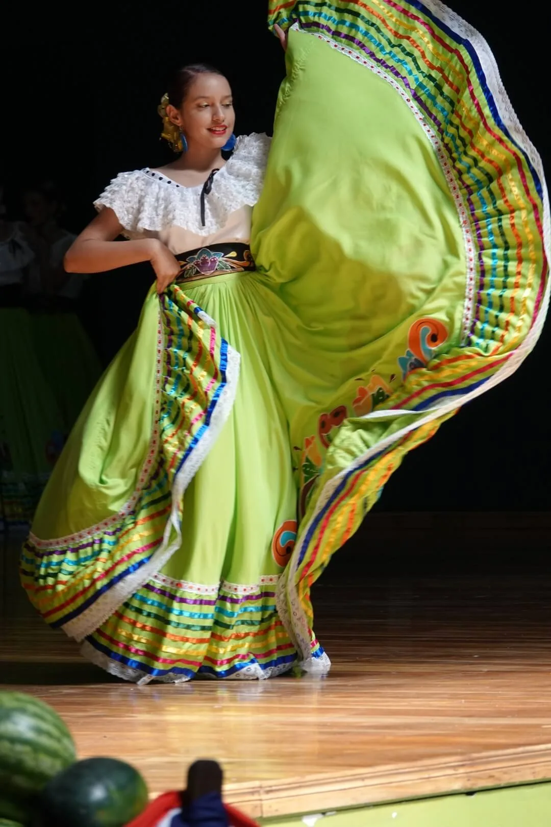 Wir durften eine Show mit typischen Kleidern betrachten.