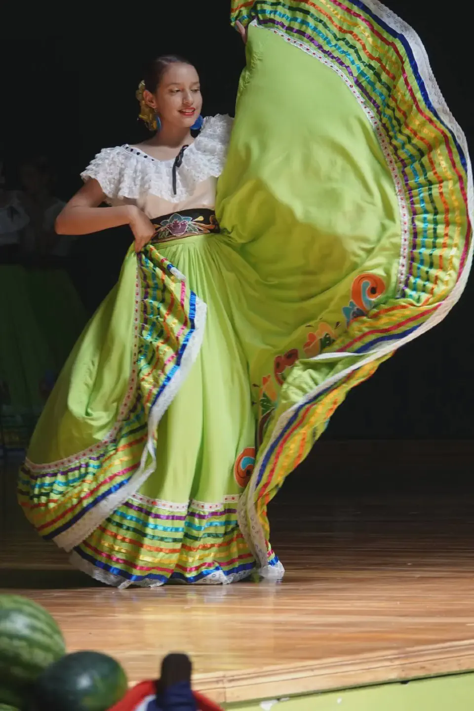 Wir durften eine Show mit typischen Kleidern betrachten.