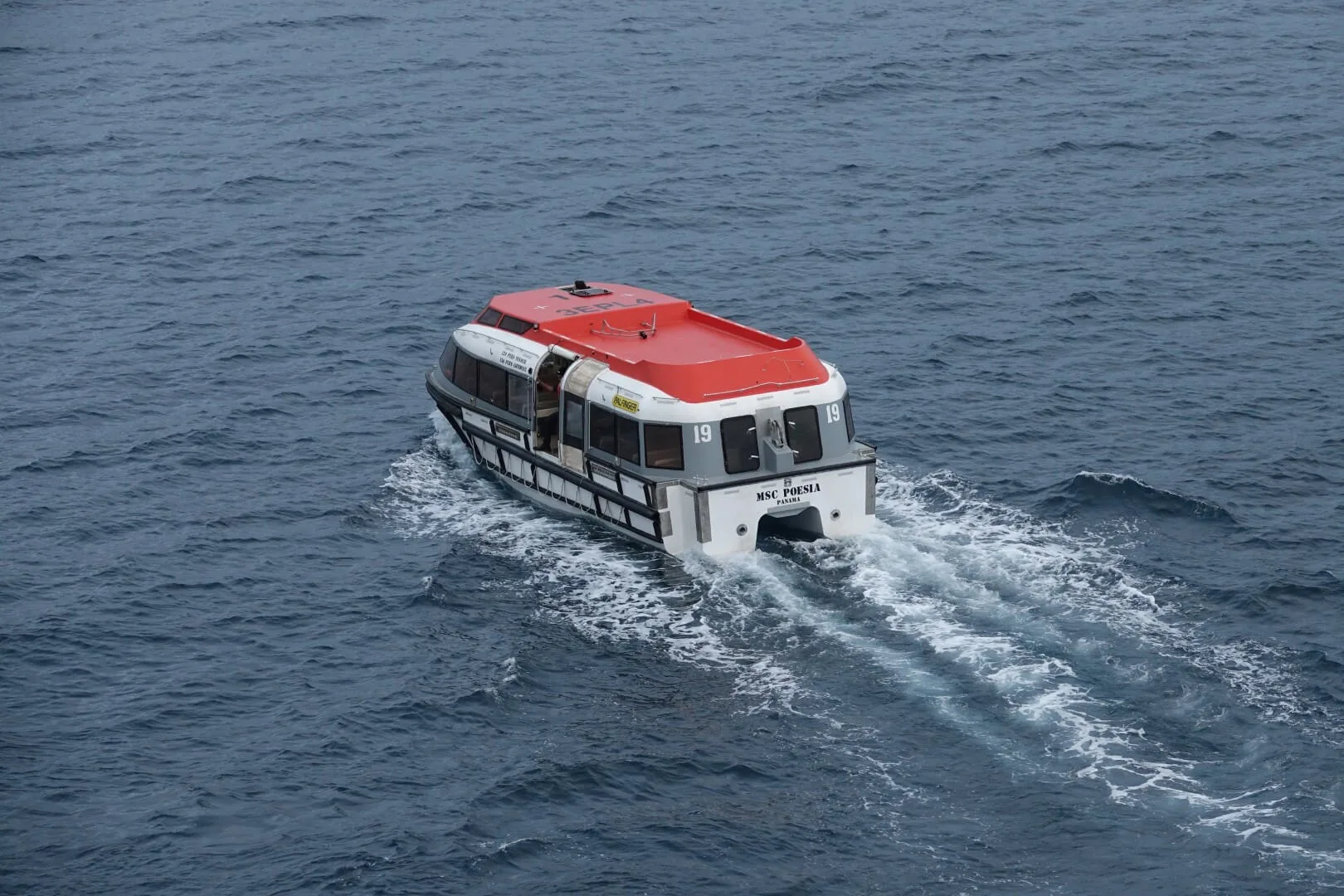 Ein Blick auf eines der Rettungsboote, die beim Tendern im Einsatz sind.