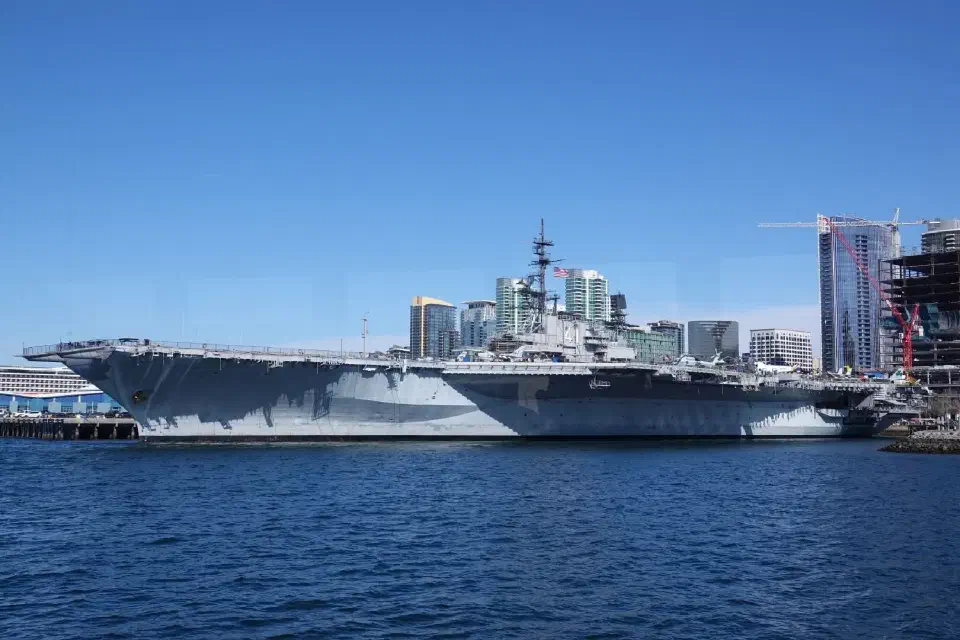 Die USS Midway im Hafen von San Diego.