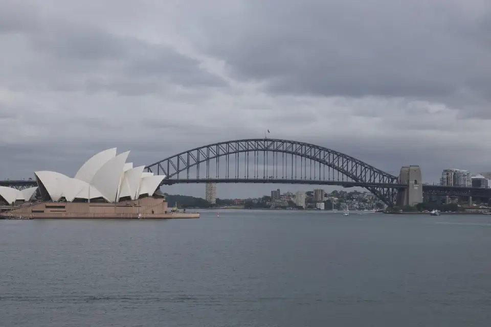 Blick auf das Sydney Opera House und die Harbour Bridge.