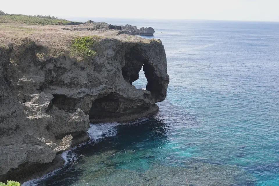 Die bekannte Felsformation Kap Manzamo.