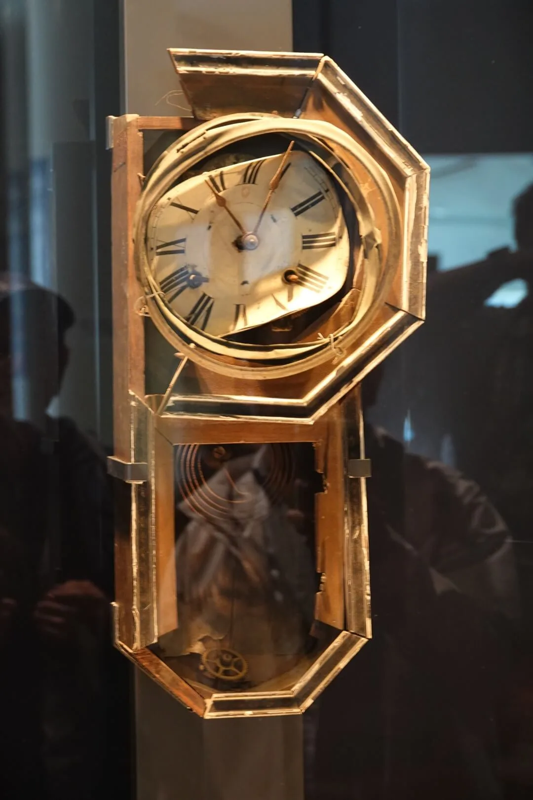 Die Uhr im Atombombenmuseum, die die Explosionszeit anzeigt.