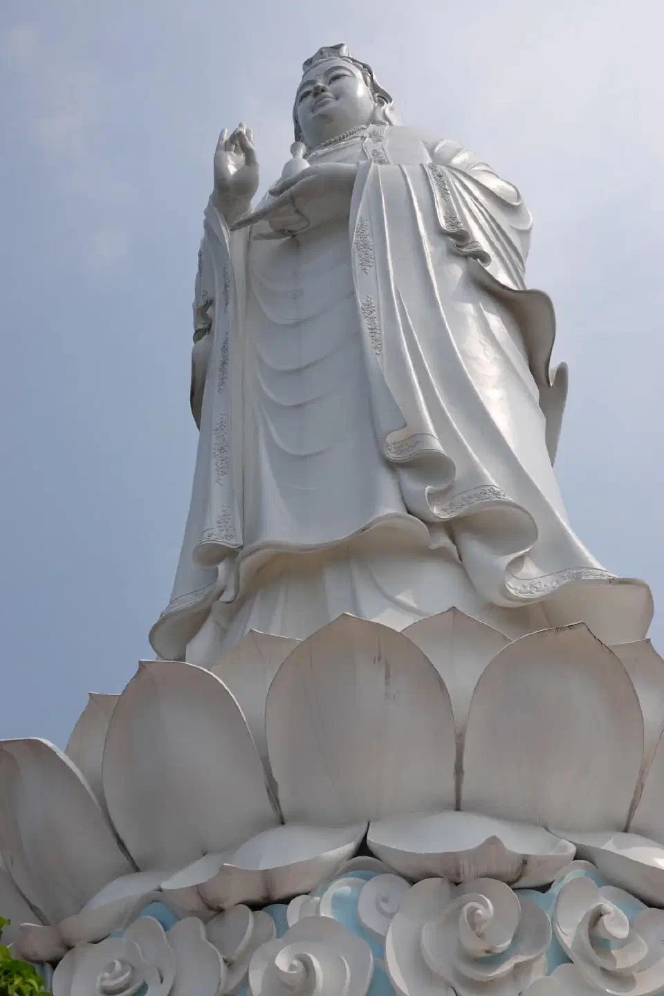 Die 67 Meter hohe Statue der Göttin der Barmherzigkeit.