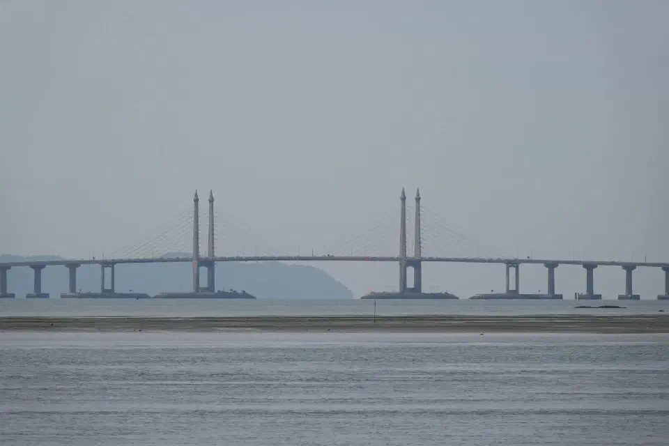 Blick auf die 13,5 Kilometer lange Brücke.