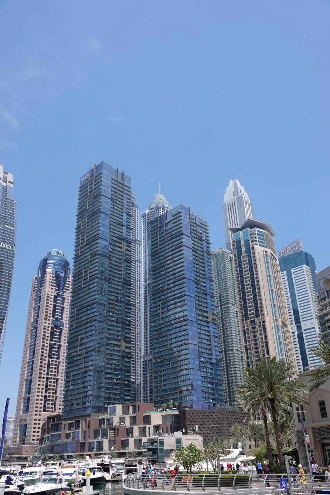 Blick auf die Hochhäuser an der Dubai Marina.