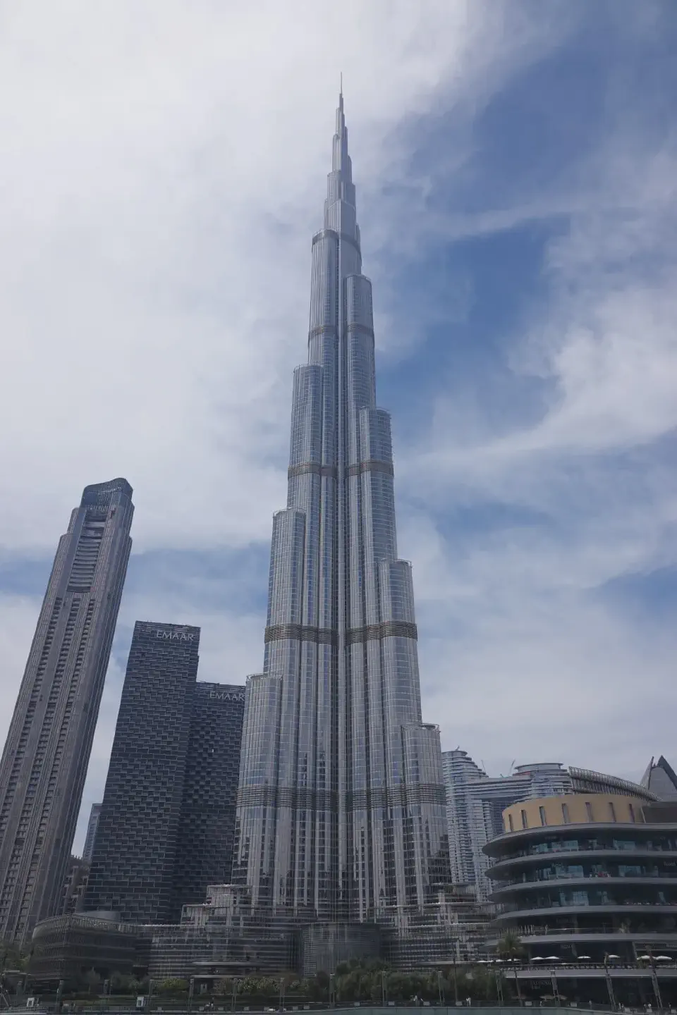 Das Burj Khalifa bei Tag.