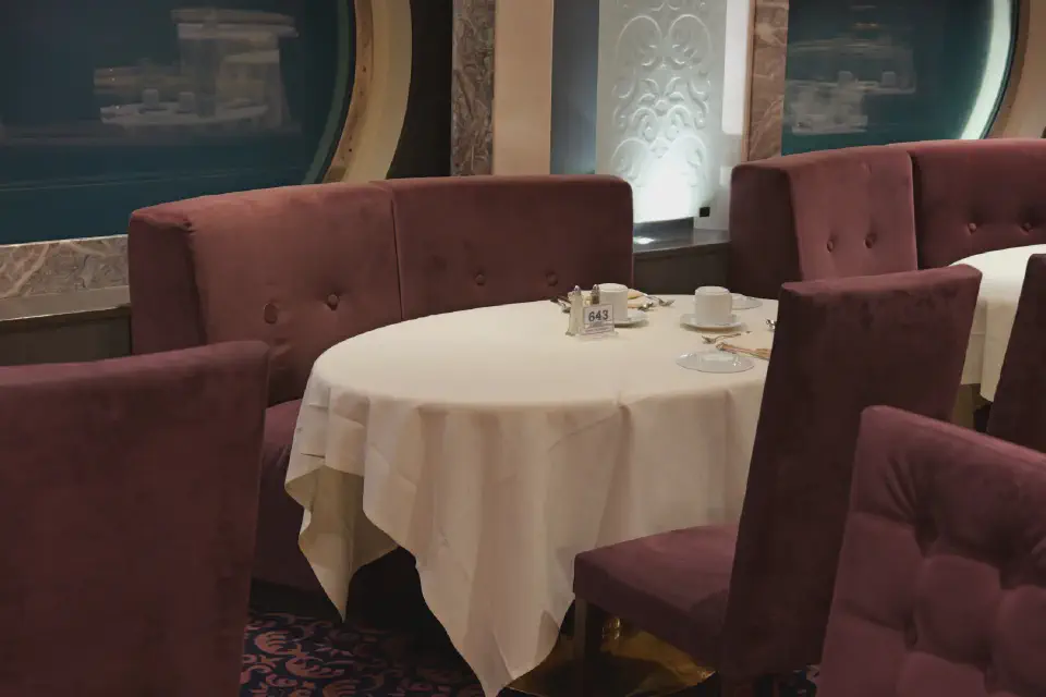 Ein Blick auf unseren Tisch beim Abendessen, welcher auch der Namensgeber für dieses Buch ist.