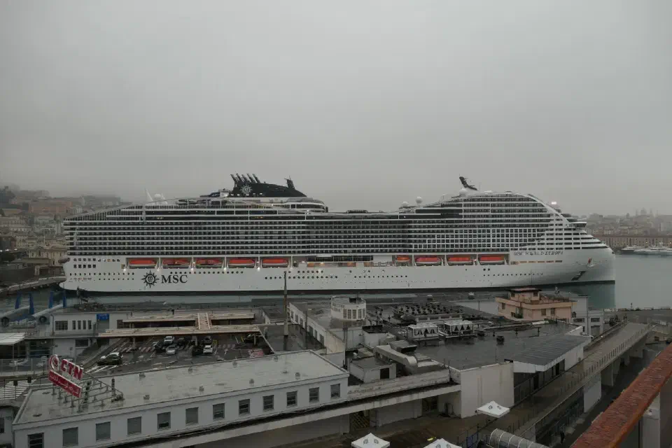 Die MSC Magnifica lag nicht allein im Hafen von Genua, sondern die MSC World Europa lag am anderen Pier.