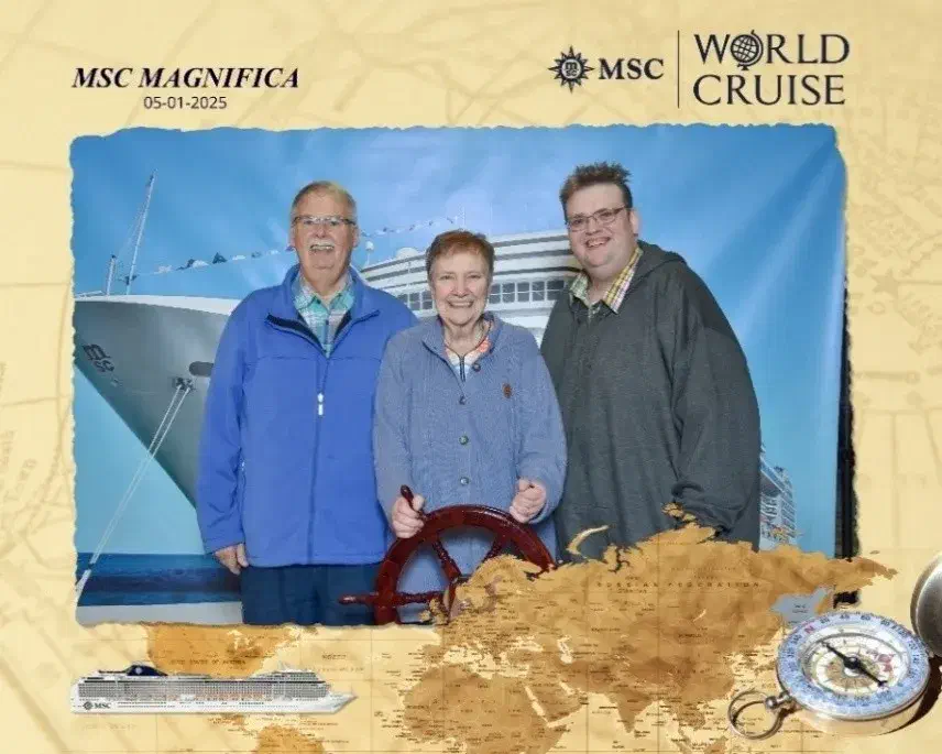 Unser Einschiffungsfoto vom MSC-Fotografen.