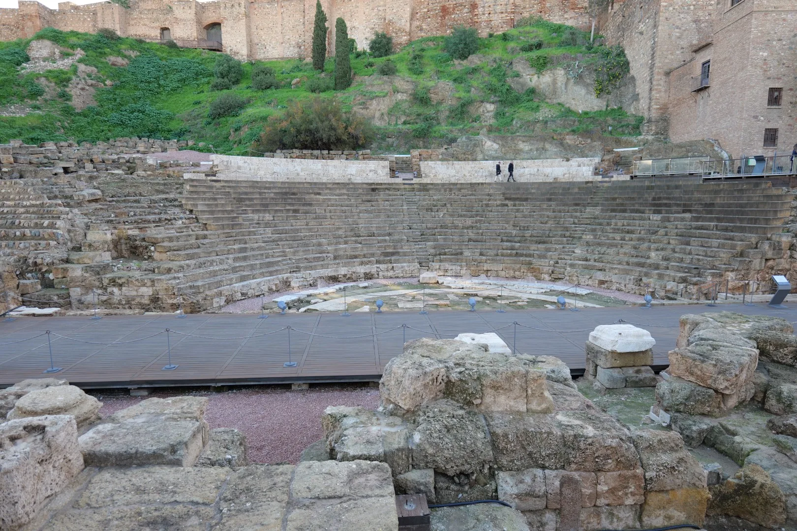 Das Römische Theater am Fuß der Alcazaba – eines der ältesten erhaltenen Monumente Málagas und ein Zeugnis der antiken Geschichte der Stadt.