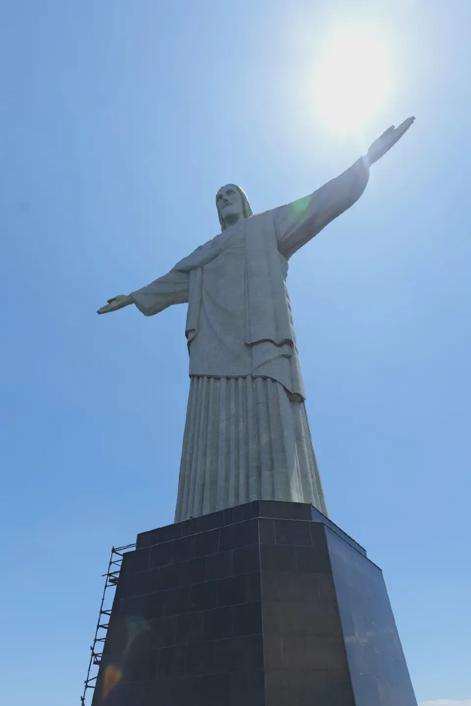 Die monumentale Christusstatue auf dem Corcovado – 38 Meter hoch und mit weit ausgebreiteten Armen als Symbol des Glaubens und der Stadt.