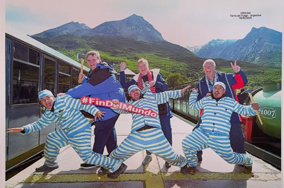 Das gemeinsame Erinnerungsfoto mit den Sträflingen am Ende der Welt.