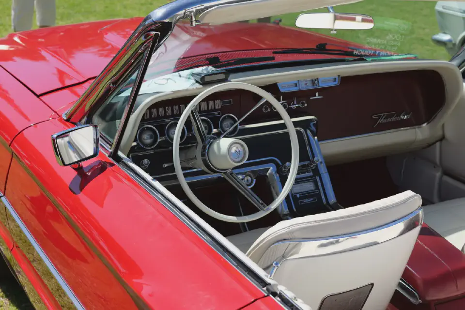 Liebevoll restaurierte Klassiker sorgten gleich nach unserer Ankunft für einen nostalgischen ersten Eindruck der Stadt.