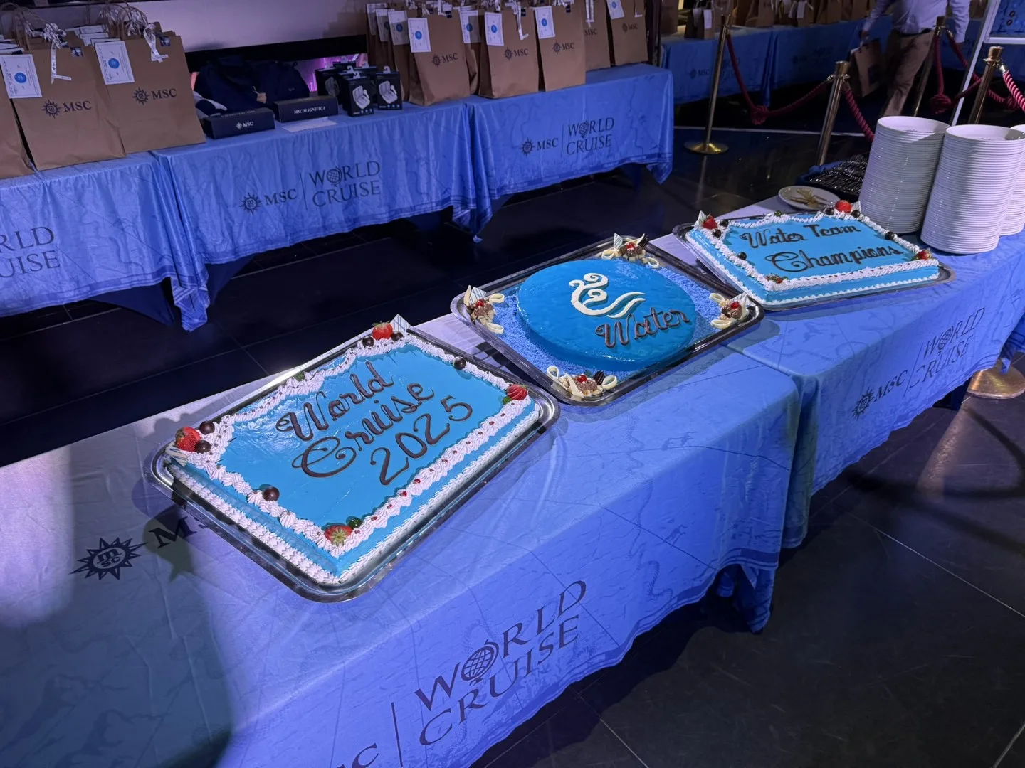 Abschlussfeier der World Games: Die Torten für die Siegerteams, darunter auch das erfolgreiche Wasser-Team.