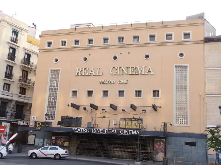 Madrid, Spanien - Photo 6