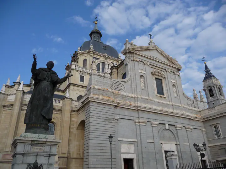 Madrid, Spanien - Photo 16