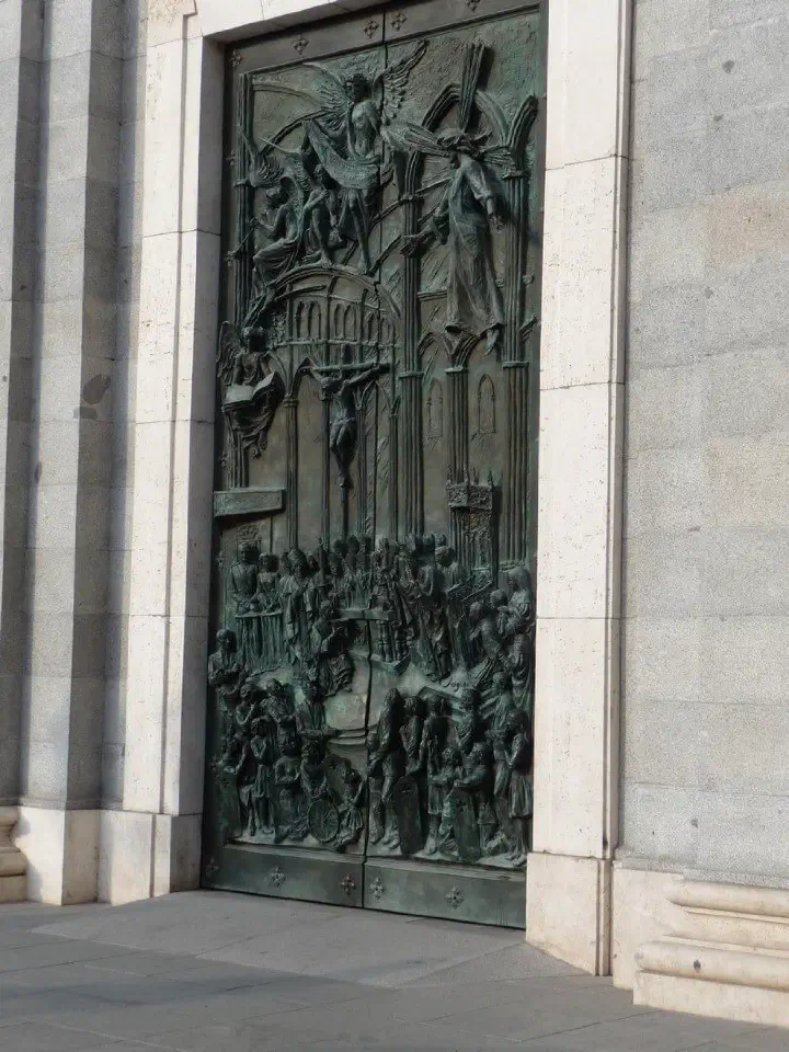 Madrid, Spanien - Photo 22