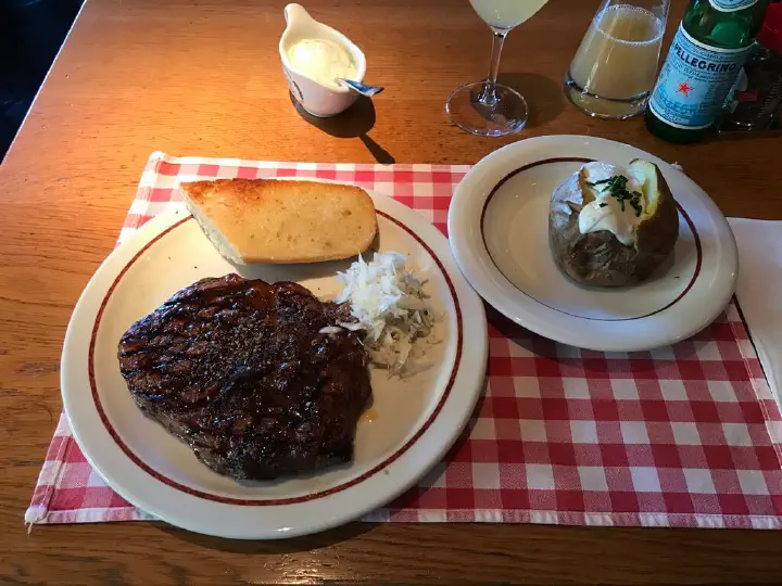 Stuttgart, Deutschland - Photo 14