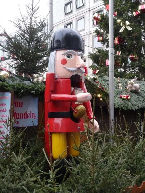 Stuttgart, Deutschland - Photo 15