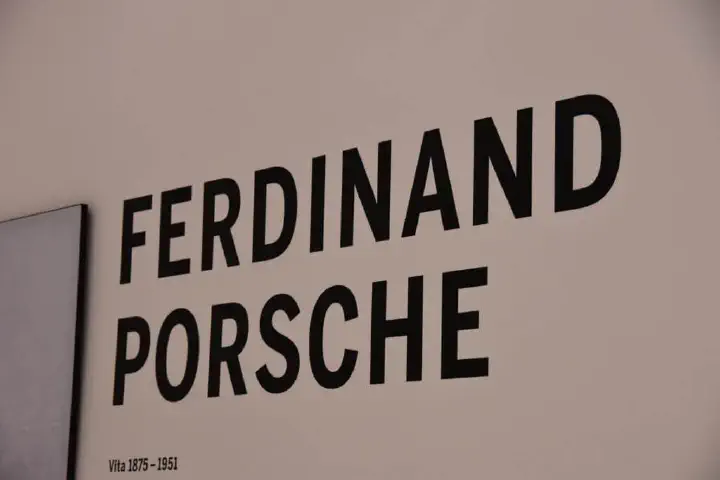 Stuttgart, Deutschland - Photo 2