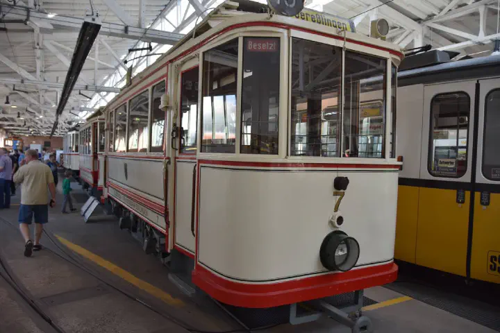 Stuttgart, Deutschland - Photo 2